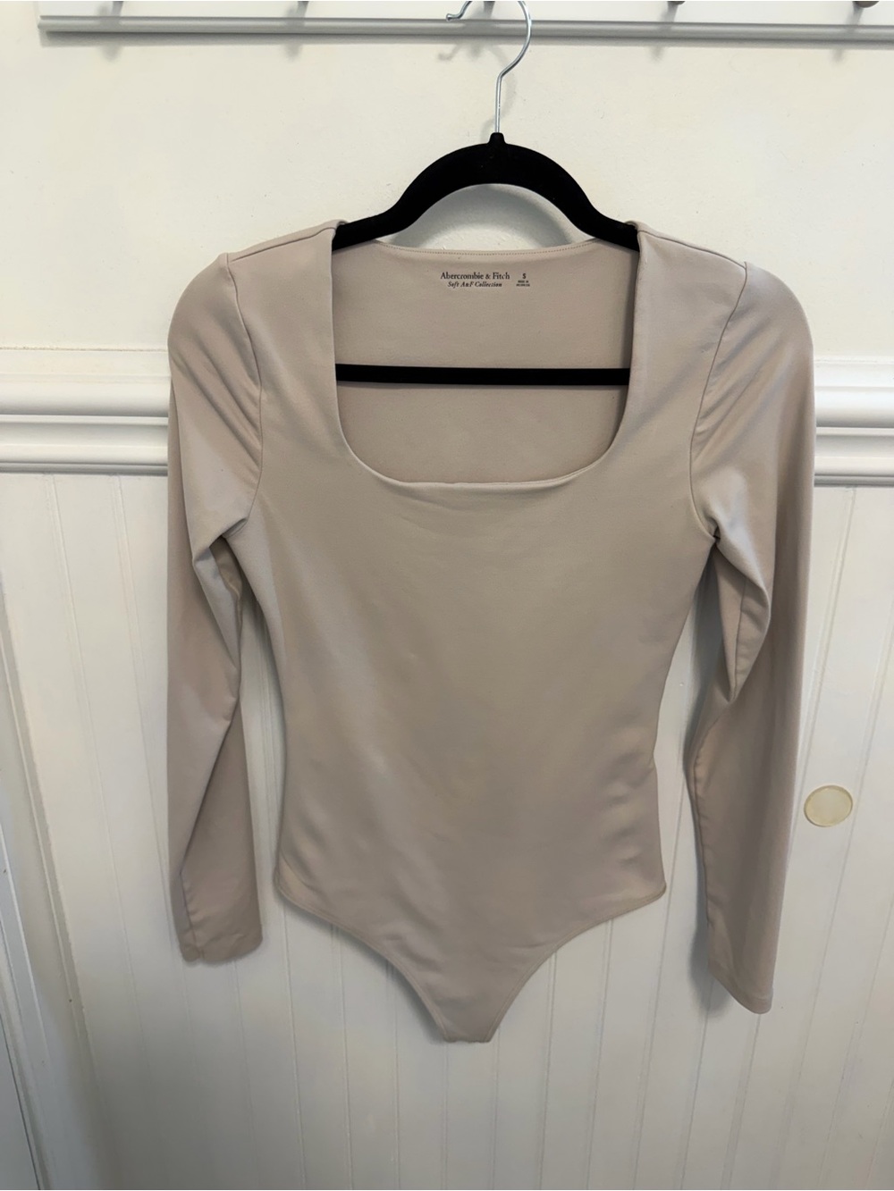 Abercrombie & Fitch Long-Sleeve Square Neck Bodysuit - Taupe